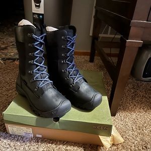 Womens Keen lace ups boot size 9.5 brand new in box
